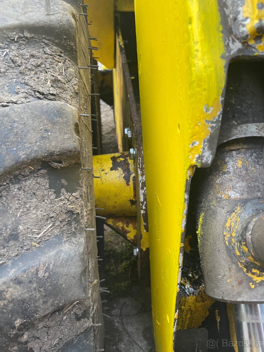 UNC 060 smykový nakladač - 10