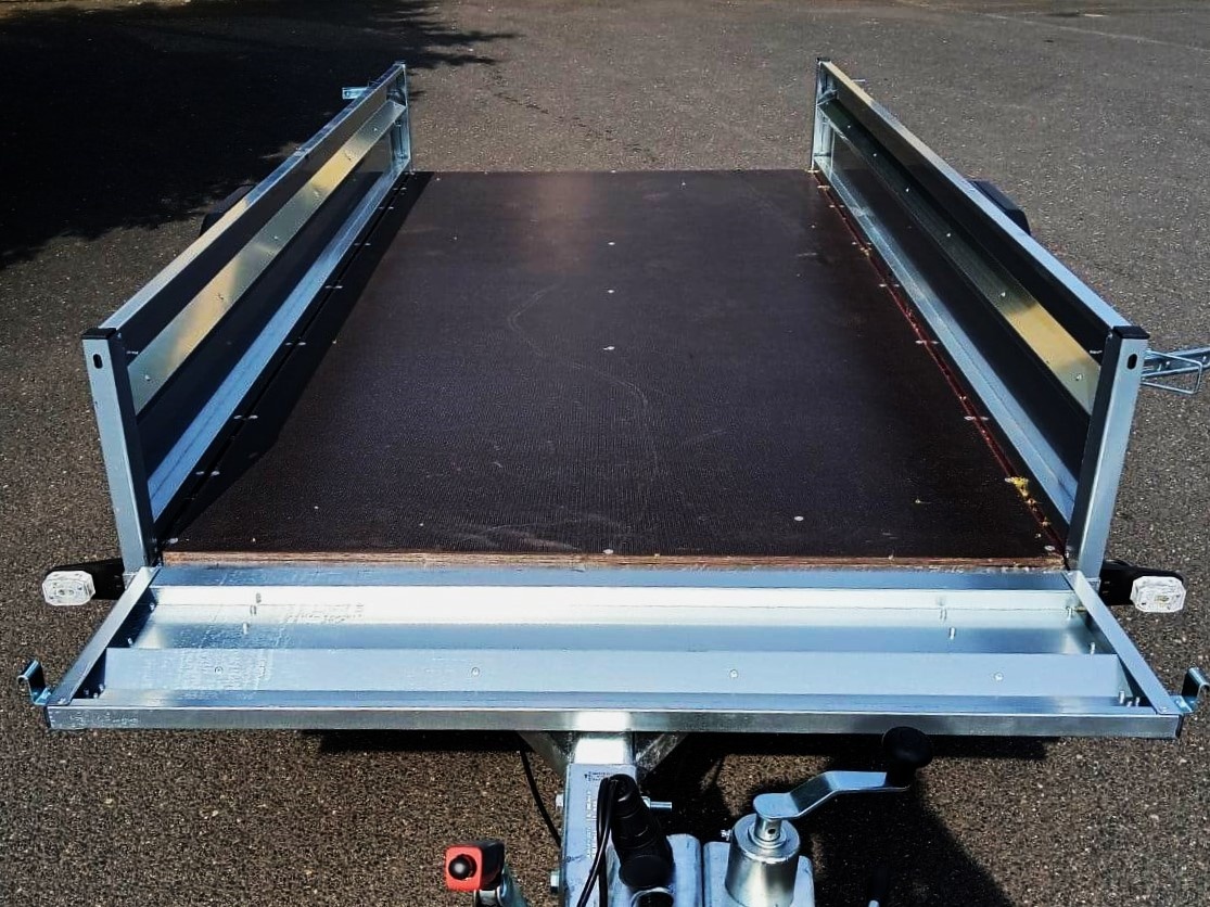 Brzděný přívěsný vozík 1300Kg, 2,65m x 1,30m, svařovaný rám - 10