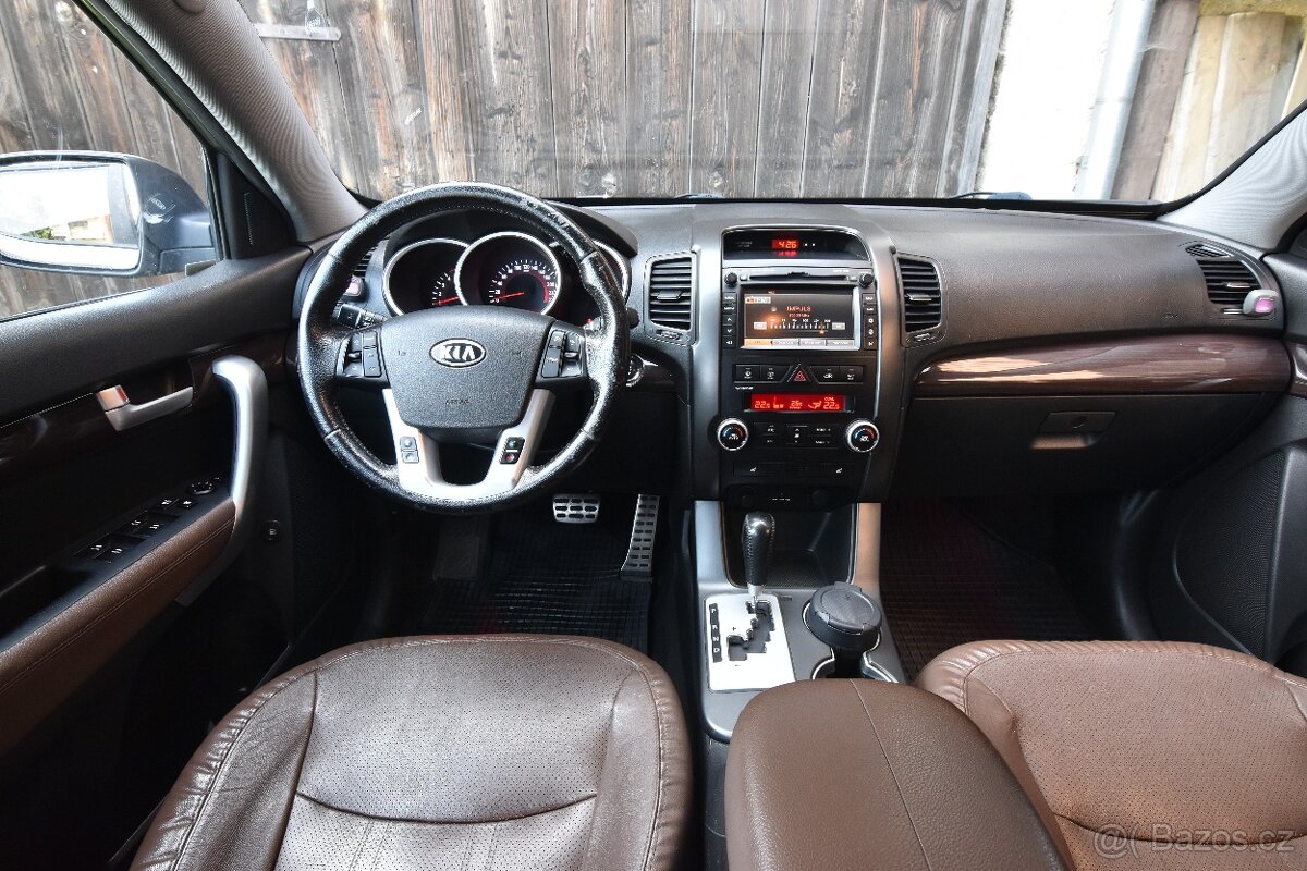 Kia Sorento 2.2 CRDI 145kw automat 4x4 7míst 2012 - 10