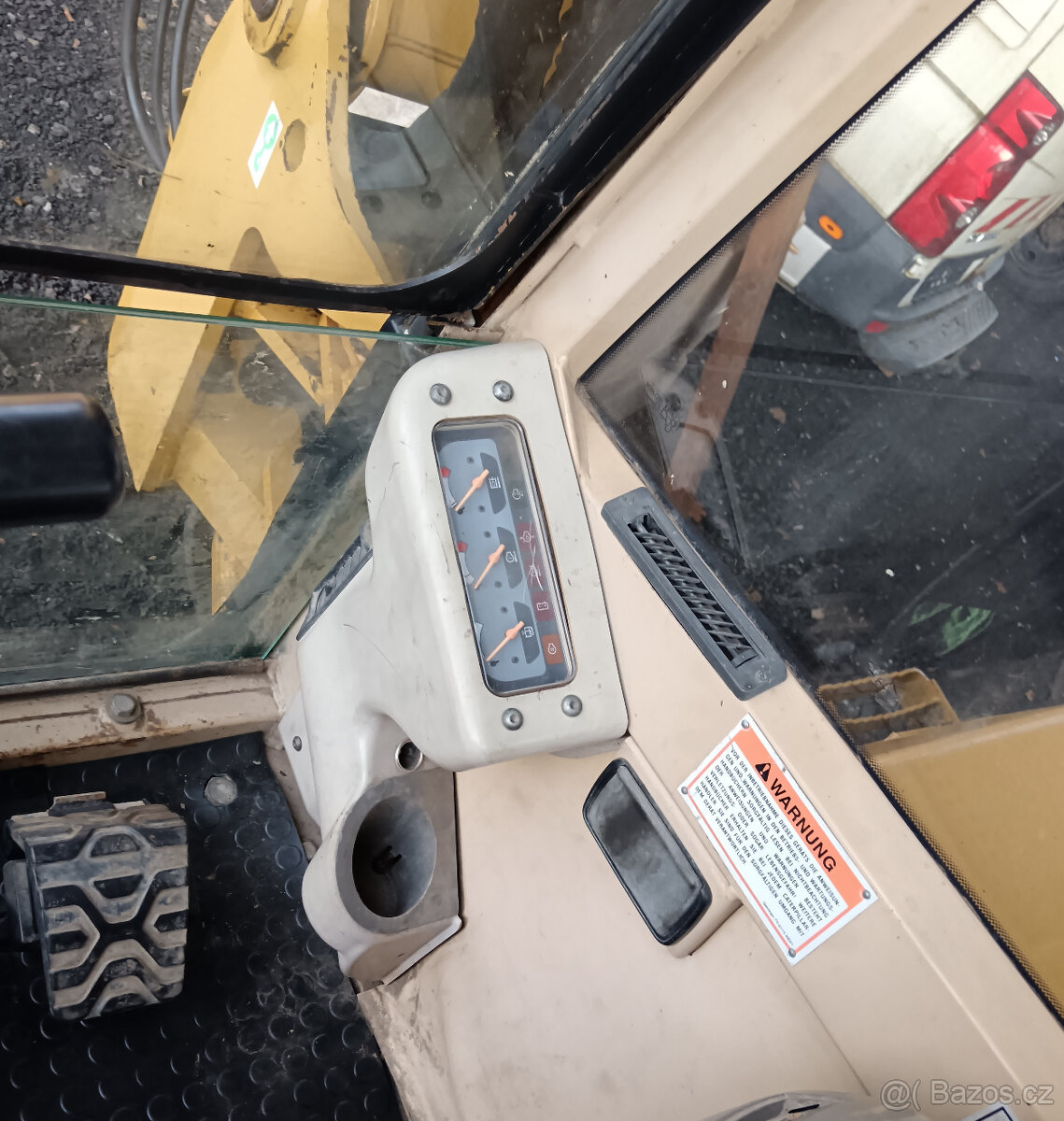 Pásový Bagr CAT 307 B - 10