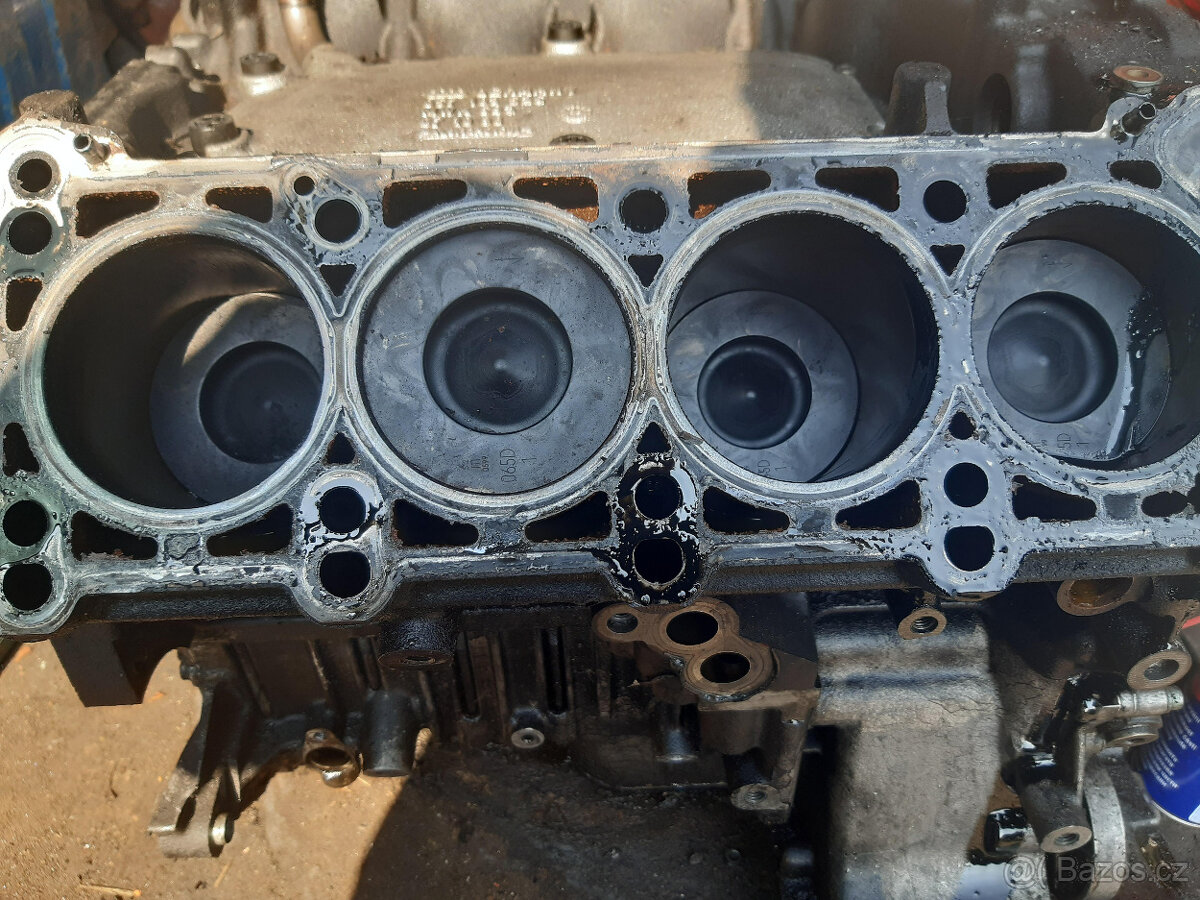 AUDI A8 3.3tdi AKF 165kw quattro tiptronic - díly - 10