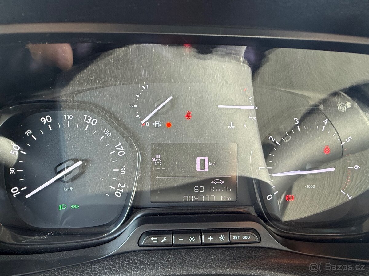 Toyota Proace Verso 2,0D - s lůžkovou vestavbou a kuchyňkou - 10