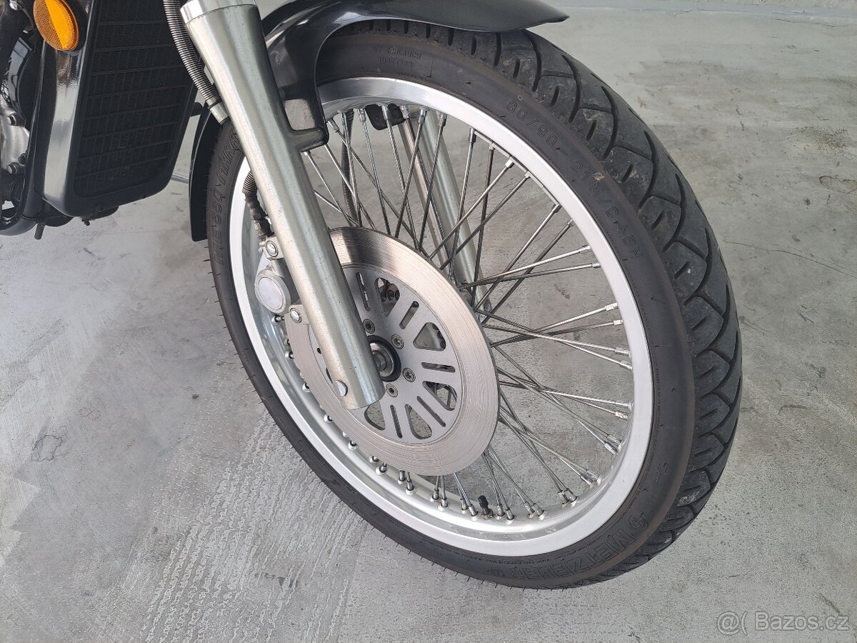 Suzuki VS 600 GL Intruder - 10