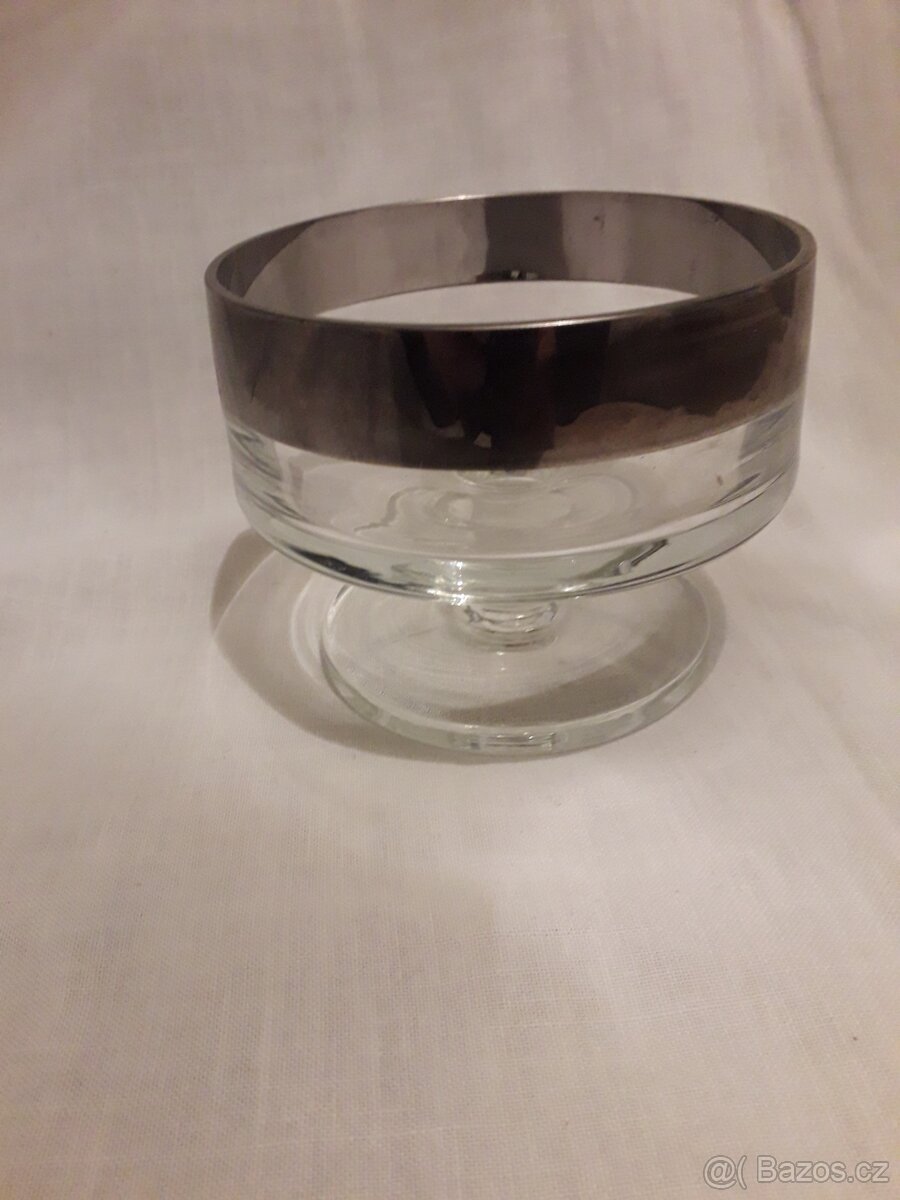 Prodám různé porcelánové a skleněné cukřenky, dózy, hrnky. - 10