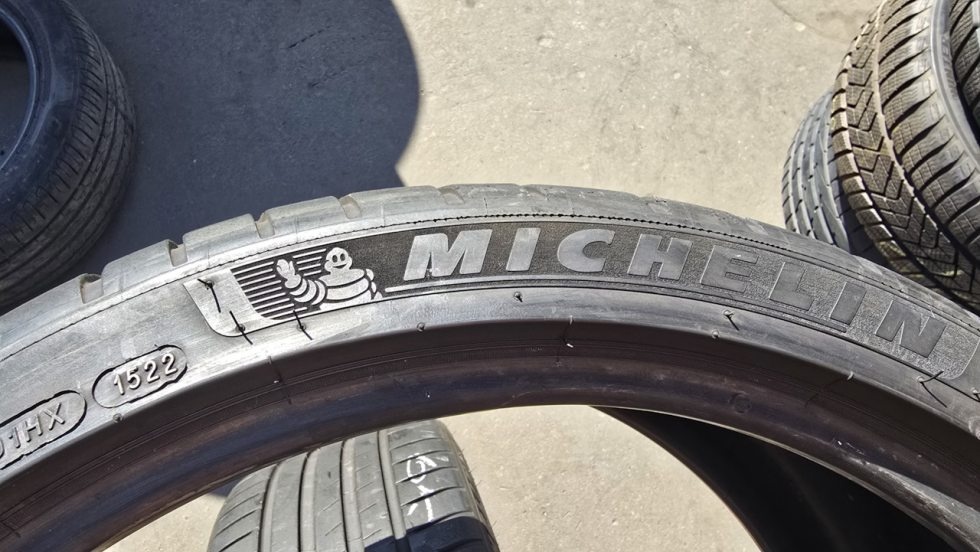 Letní pneu 245/35/20 Michelin - 10