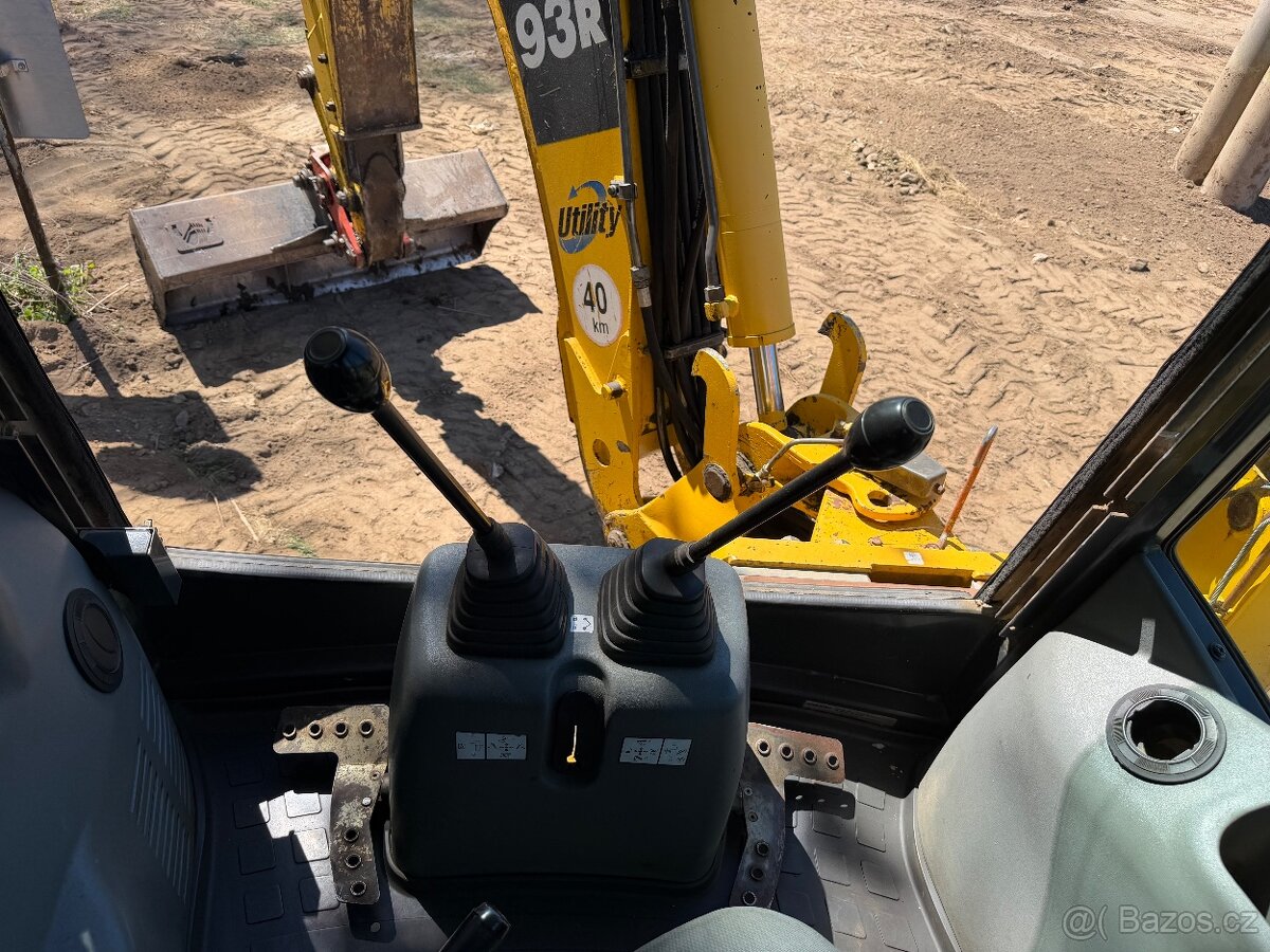 traktorbagr Komatsu WB93R - 10