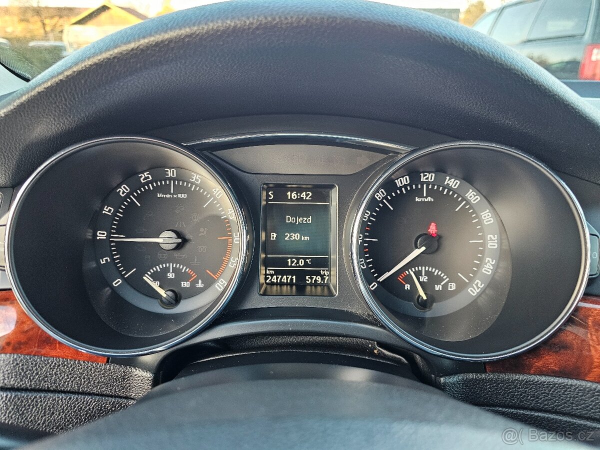 ŠKODA SUPERB 2010 2.0TDI 125kW 4x4 ELEGANCE,SENZORY,VÝHŘEV - 10