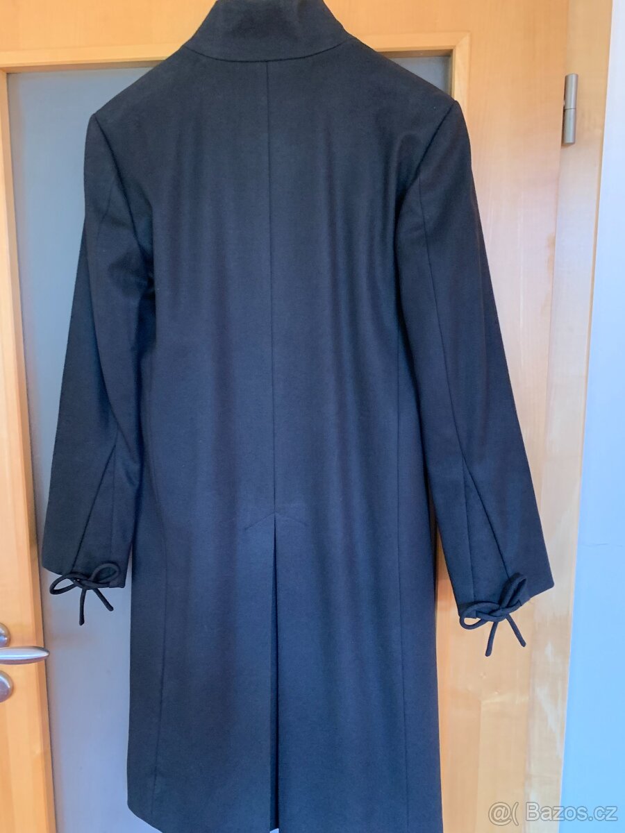 luxusní kvalitní černý kabát - vel. M - nový - 10