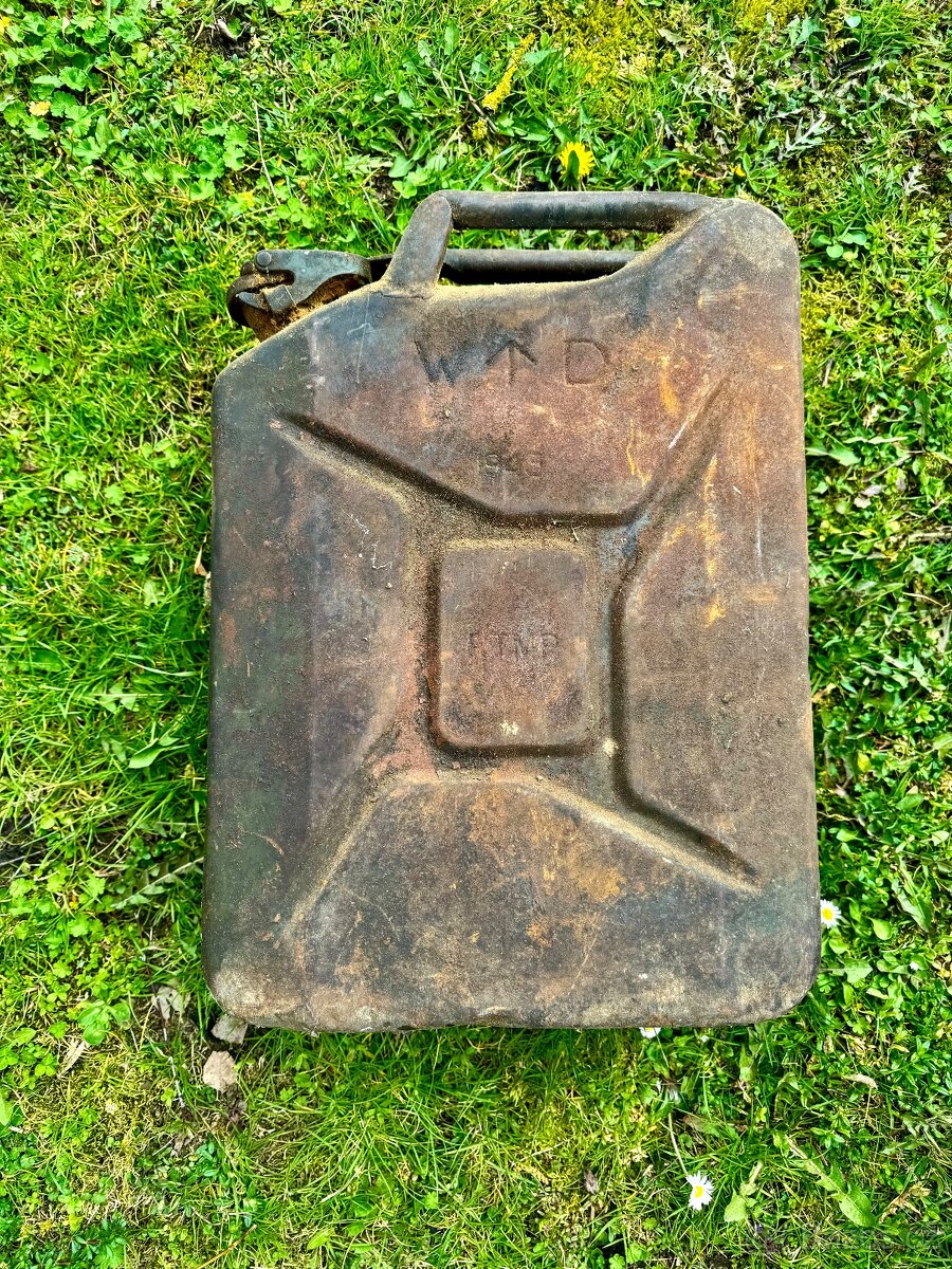 Staré kanystry - 10