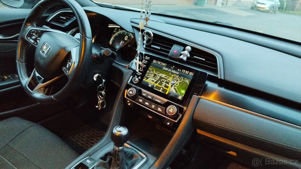 Prodám Honda Civic,, výbava Elegance, 2021 - 10