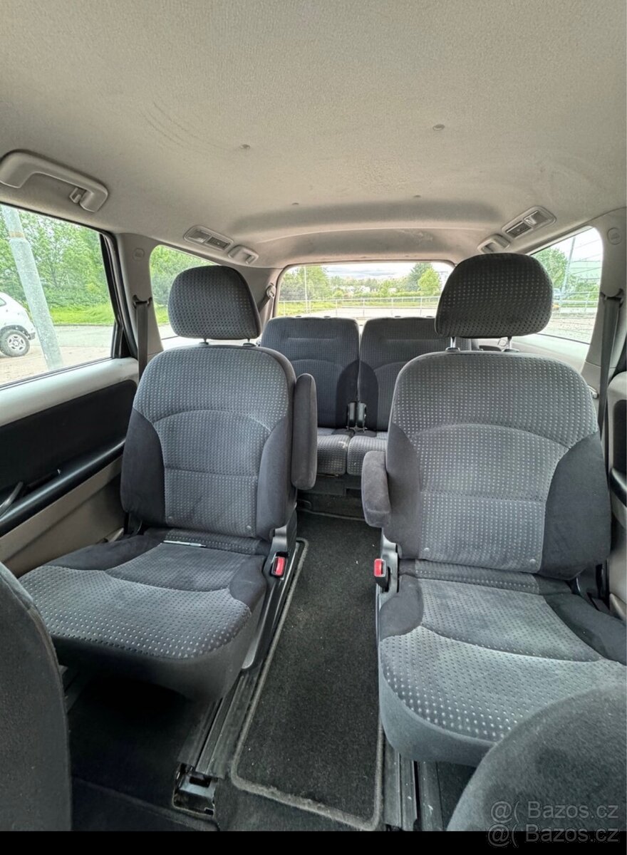 Mitsubishi Grandis - 10