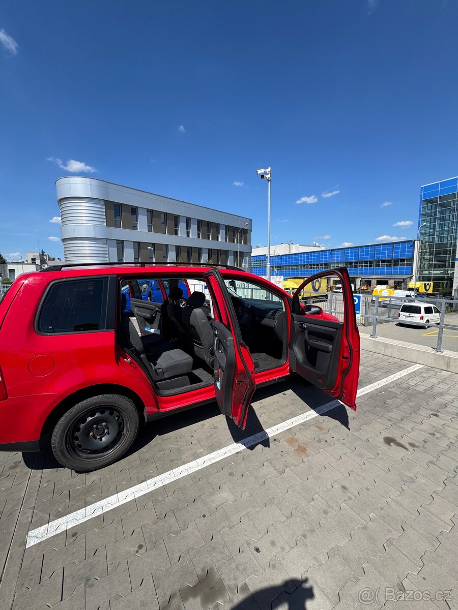 Volkswagen Touran - 10