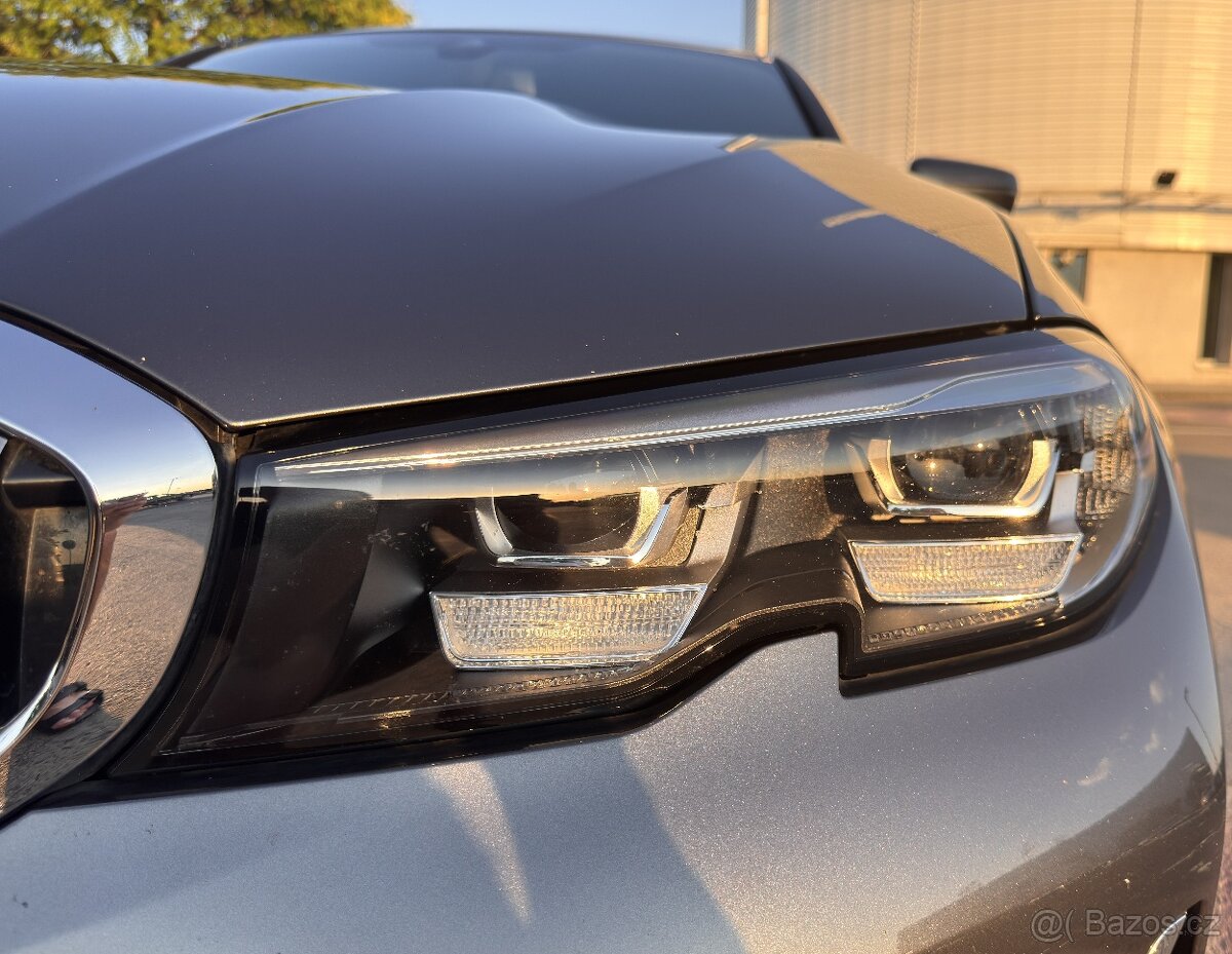 BMW 330xi xDrive Luxury - 10