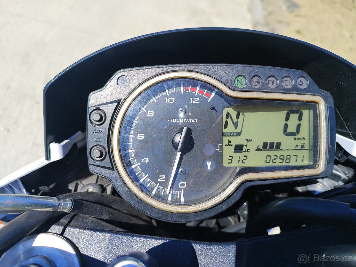 Suzuki GSR750 2014 ABS - 10