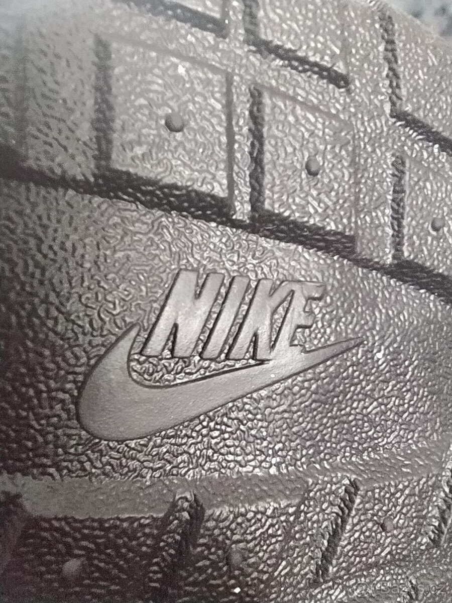 Tenisky Nike Air Max Invigor, velikost 39 - 10