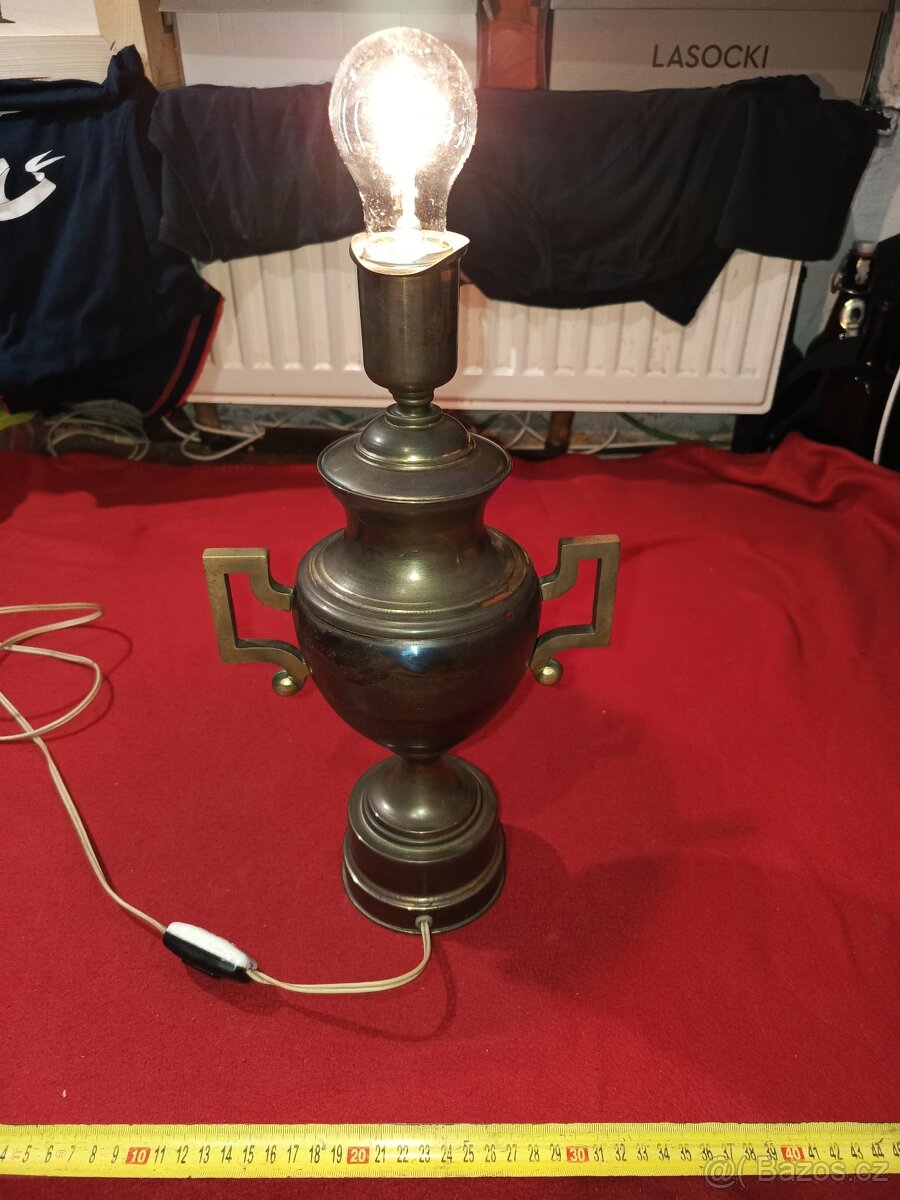 Lampy na prodej - petrolejové, na elektriku atd celkem 16 ks - 10