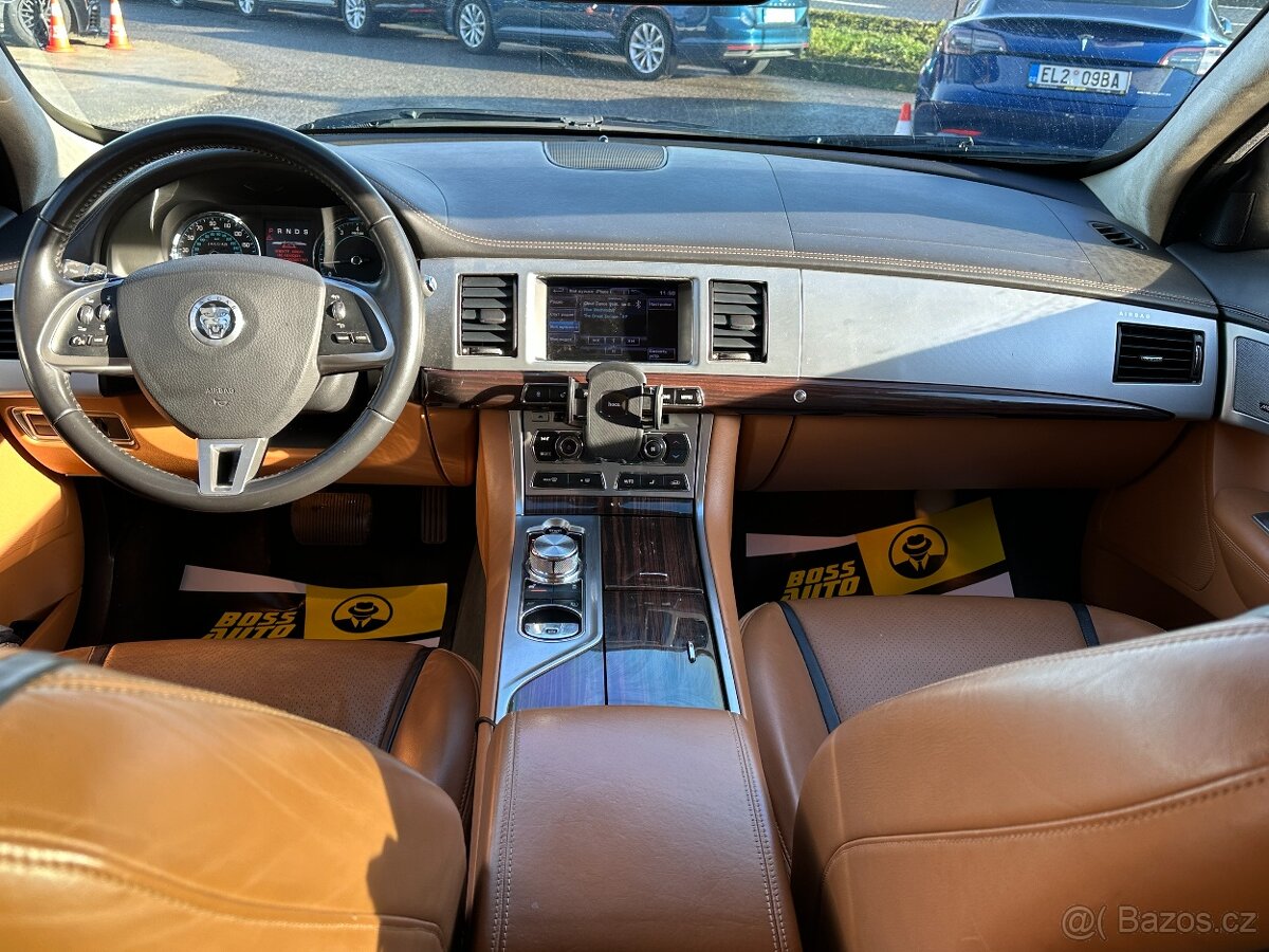 Jaguar XF 2012 - 10