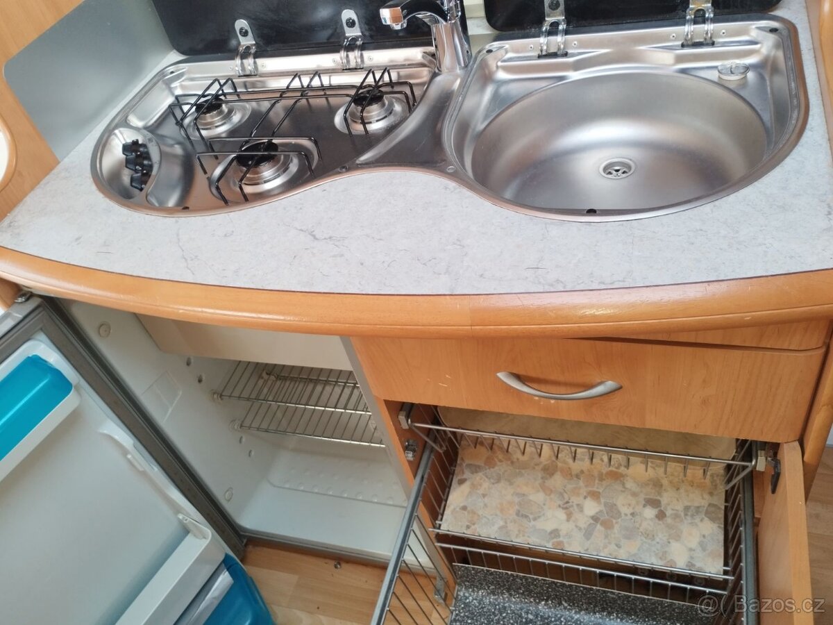 HOBBY 400SF č.740 pro 4. 1150 kg. Bojler. 100km/h. Rok 2002 - 10