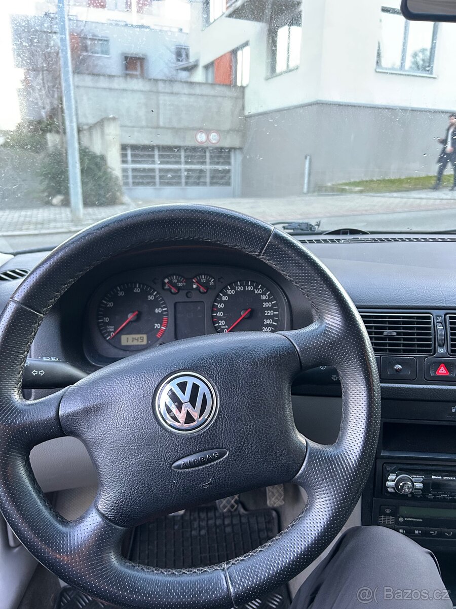 Volkswagen Golf 1.6 benzin - 10