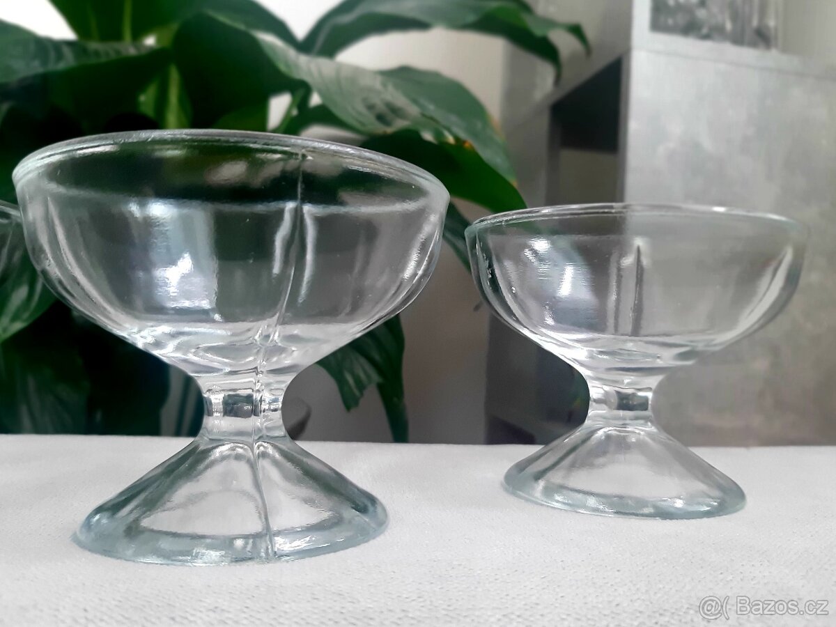 Skleněné poháry, misky, sklenice na kávu a jiné.. - 10
