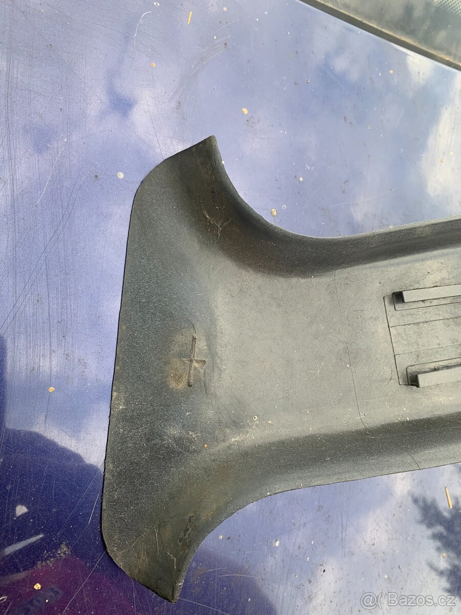 P: Díly BMW e36 B-sloupky - 10