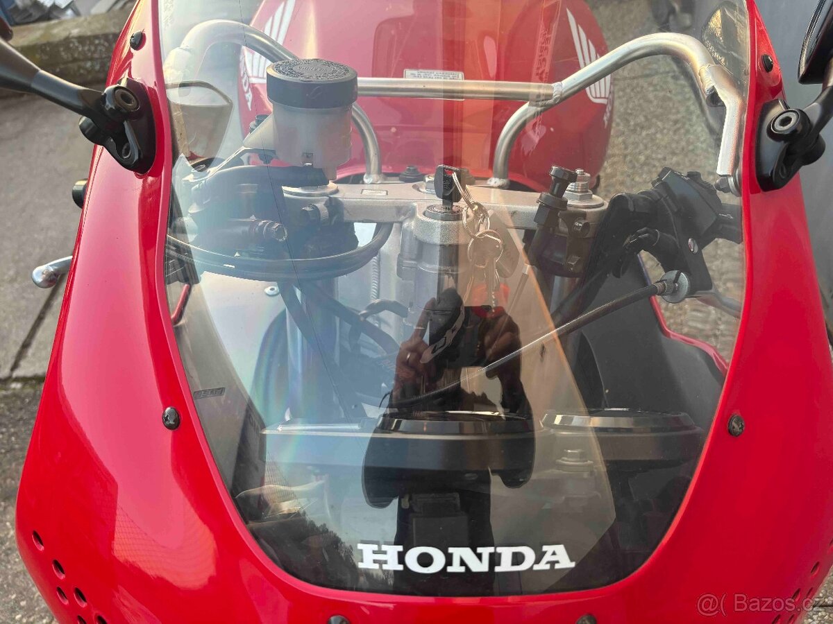 Honda CBR900RR SC33 1999 - 10