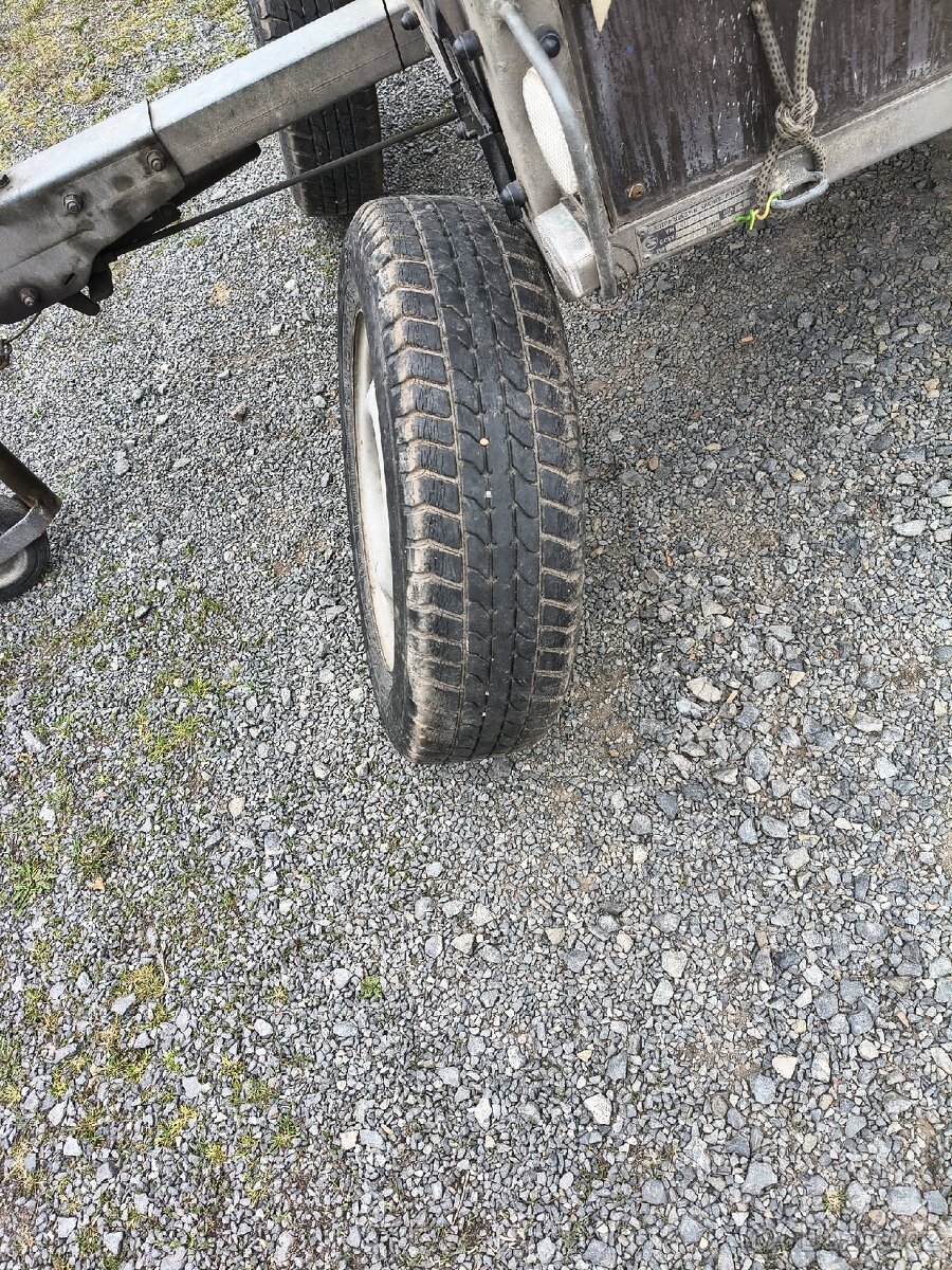 Bržděný přívěsný vozík - 10