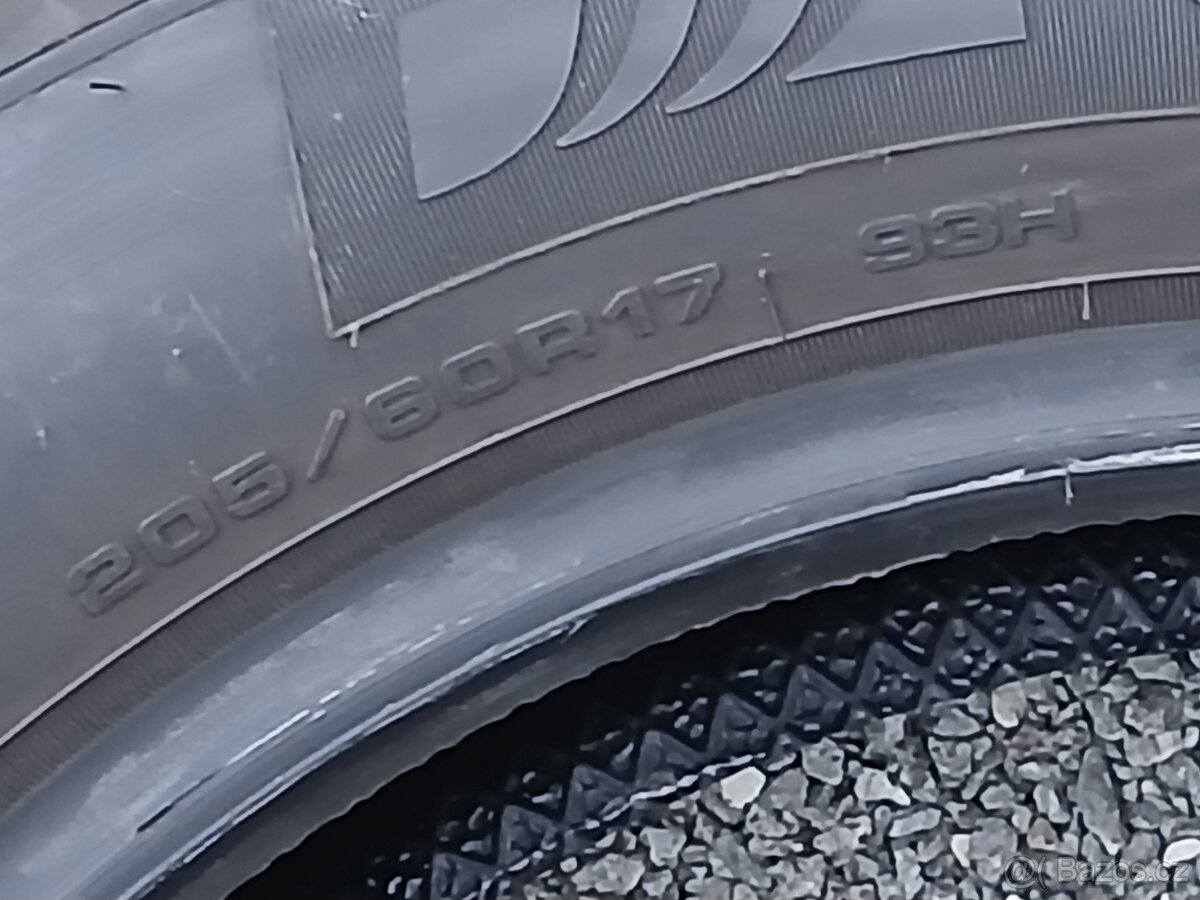 Zánovní zimní pneu Fulda 205/60/17 vzorek 8,5mm - 10