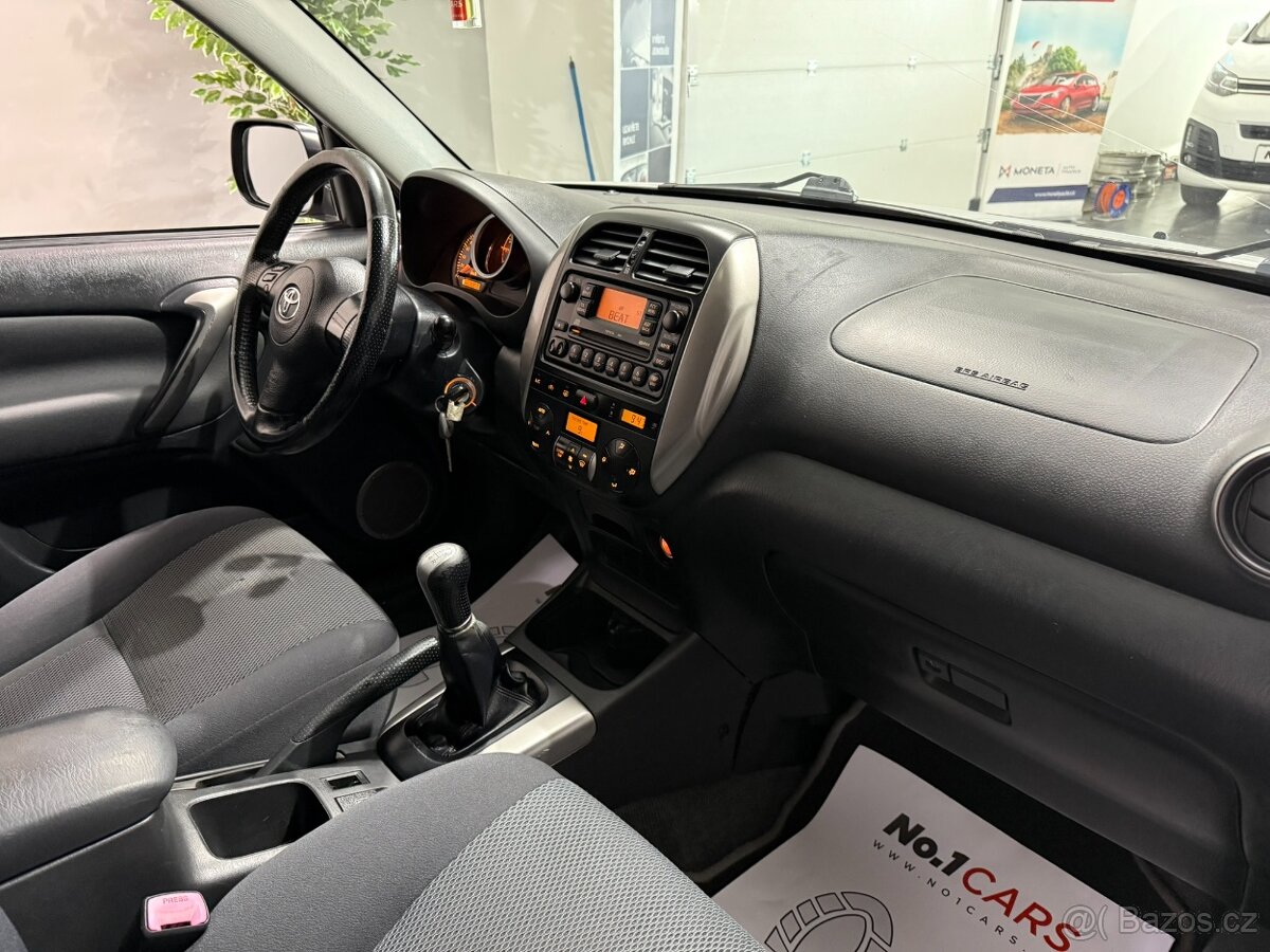 Toyota Rav4 2,0 i EDICE SOL 4x4 TAŽNÉ STK 12/2027 - 10