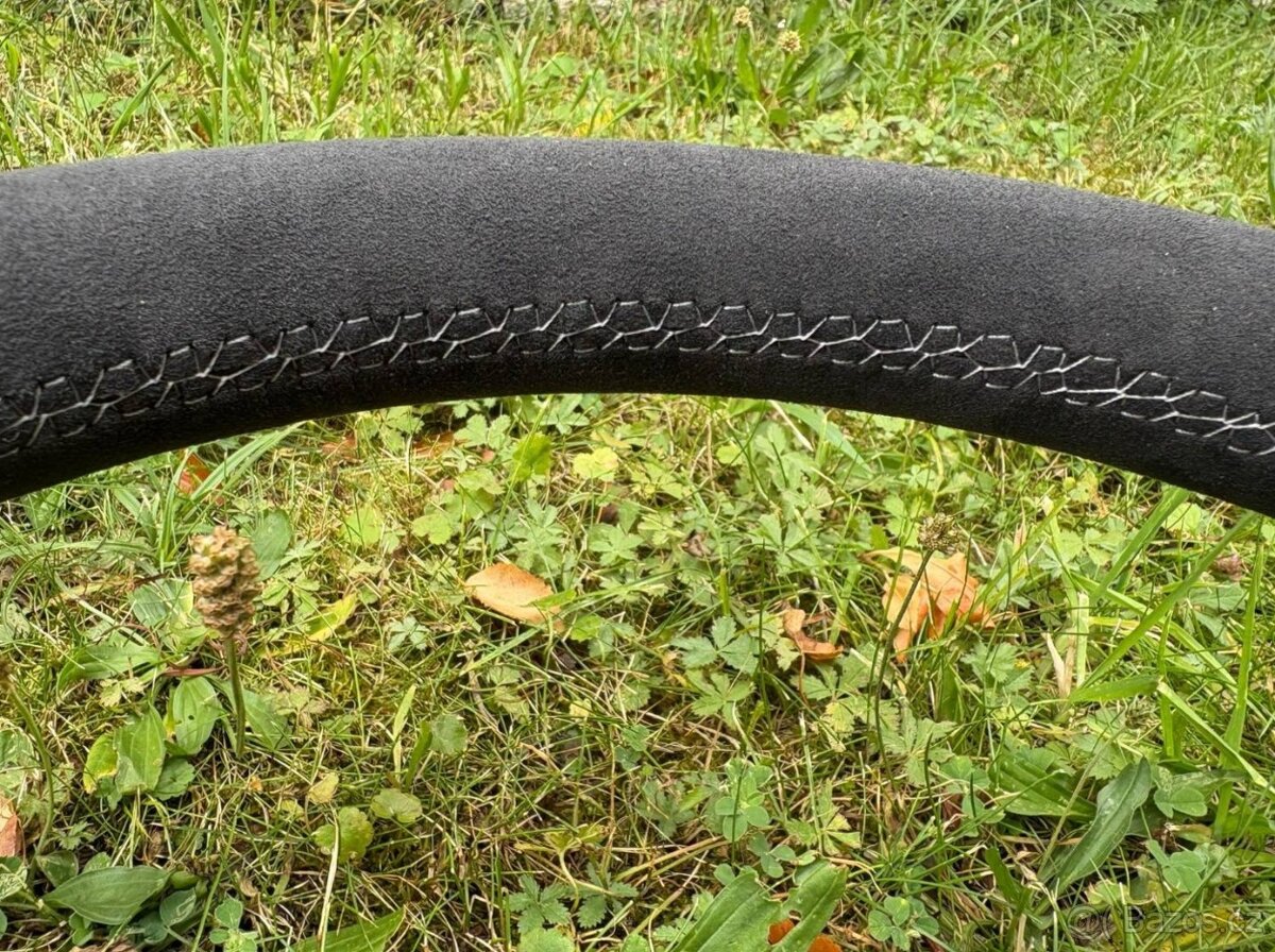 -AUDI MULTIFUNKCNY VOLANT ALKANTARA s logom RS - 10