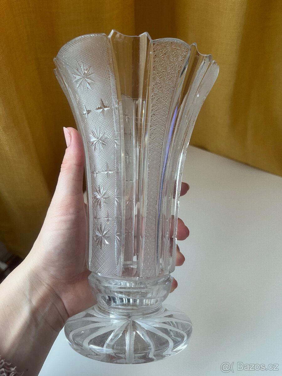 Broušená čirá váza - 10