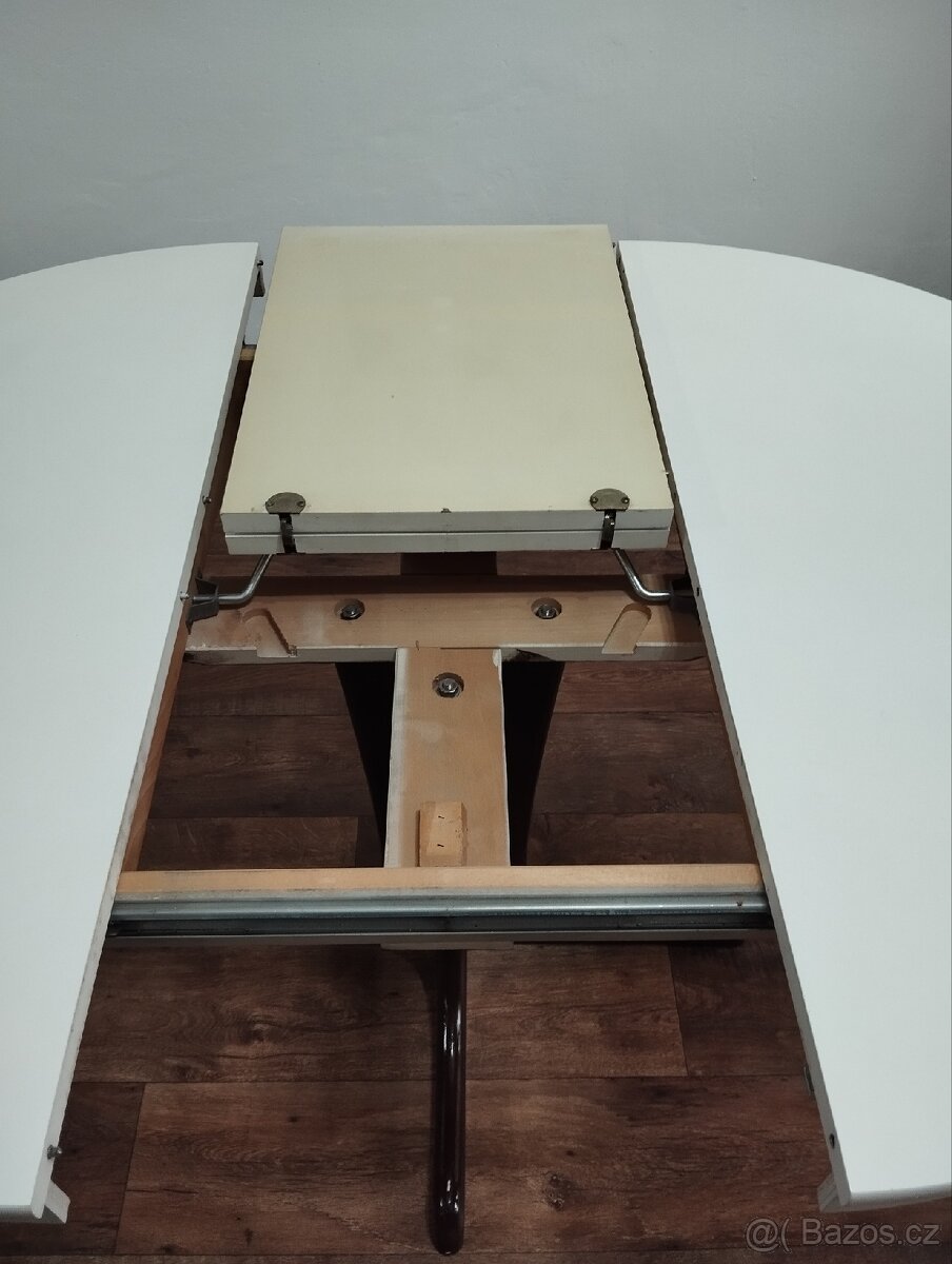 Rozkládací kulatý stůl se židlemi - 10