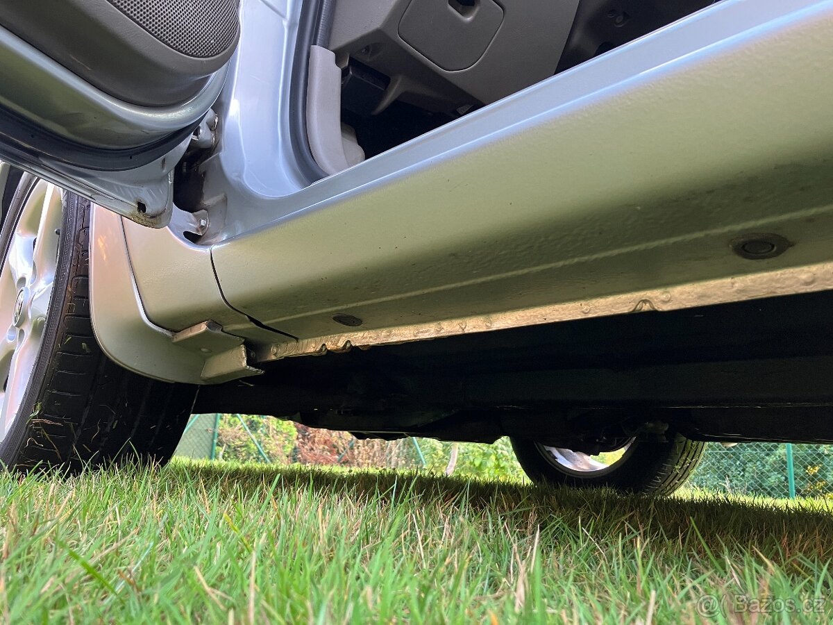 Nissan Maxima QX A33, rok 2002, V6 3.0 147kW, manuál - 10