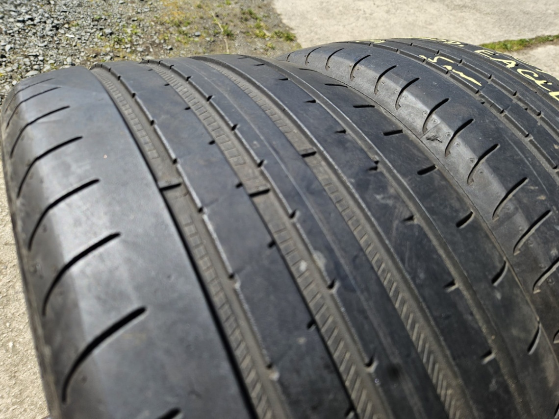 225/40R19 - 10