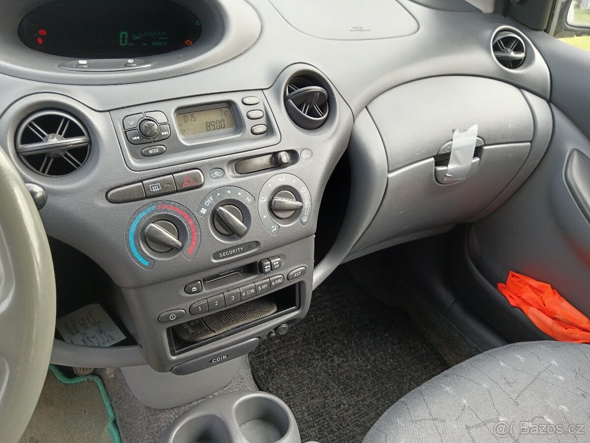 Yaris 1.0i (50kw) - NOVÁ STK - EKO- 0 KČ - 10