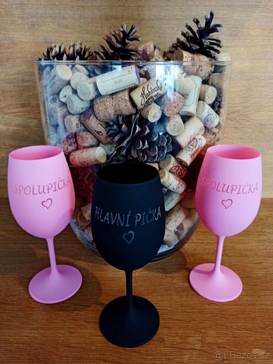 Barevné gravírované sklenice na víno s textem - 10