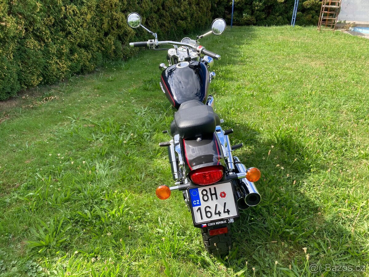 Suzuki Marauder VZ 800 - 10