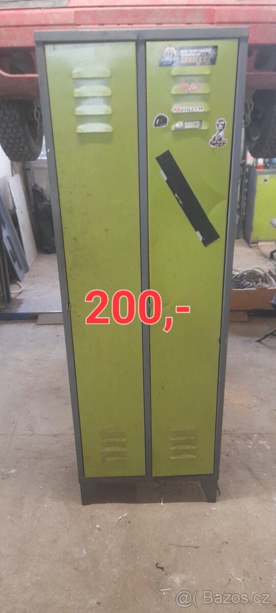 Regaly a skříně - 10