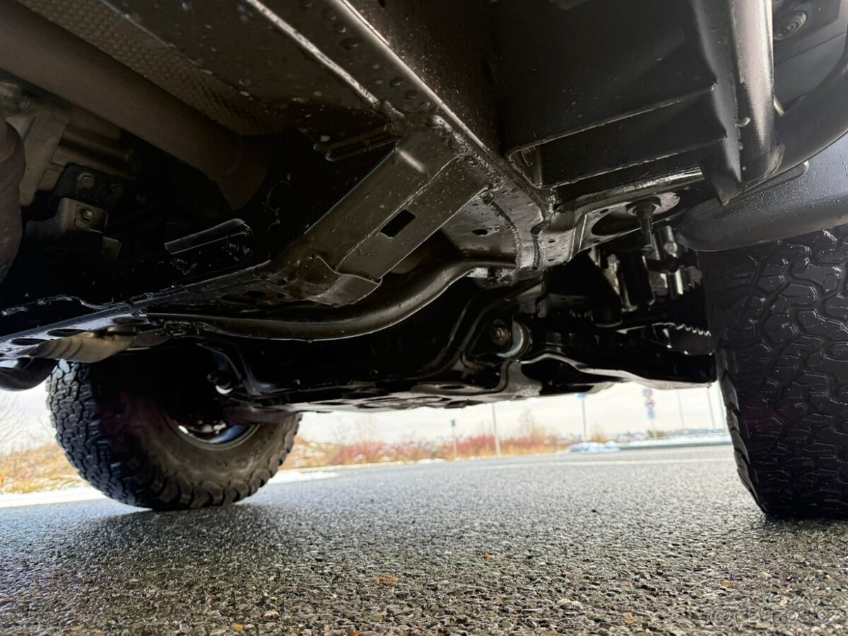 Toyota FJ Cruiser army green facelift - 10