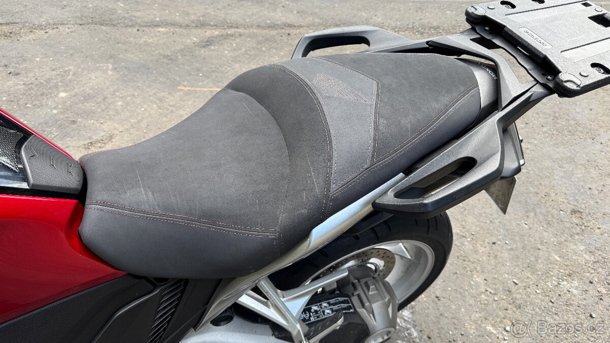 Honda VFR 1200F - 10