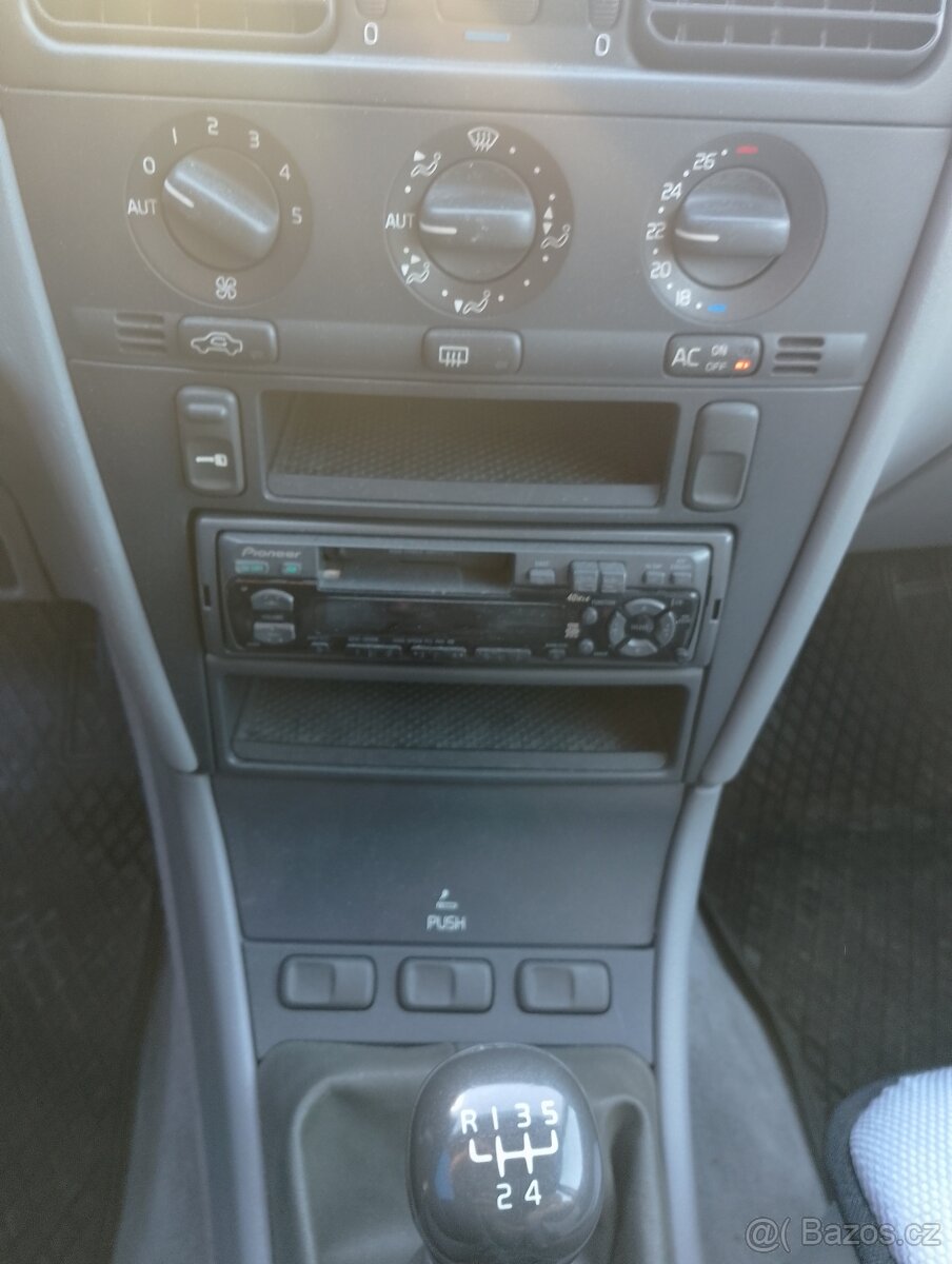 VOLVO V40 1.8 BENZÍN, DOVOZ NĚMECKO - 10