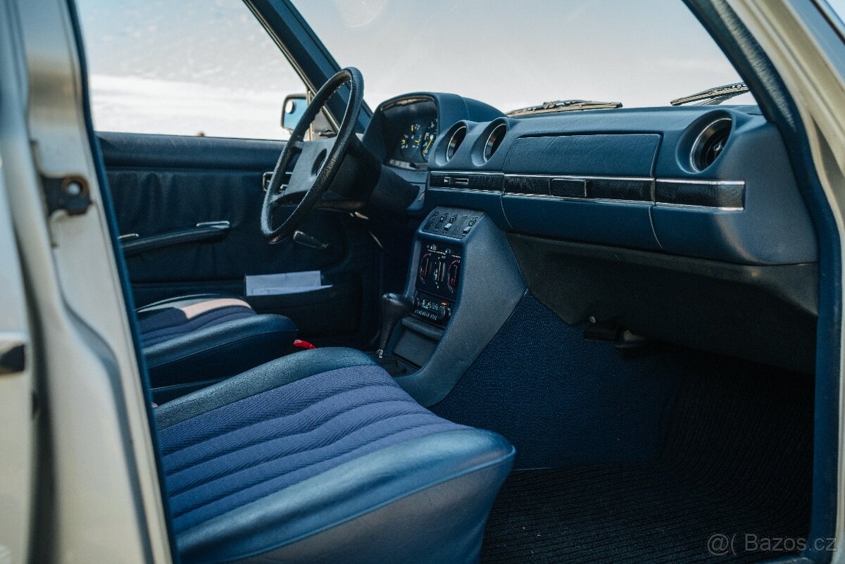 Mercedes-Benz 230 e (W123), automat, 2.majitel - 10