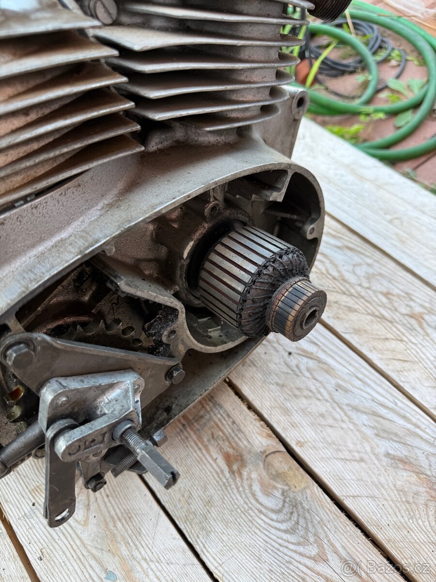 Jawa 250/353 Půlbuben/první typ - motor - 10