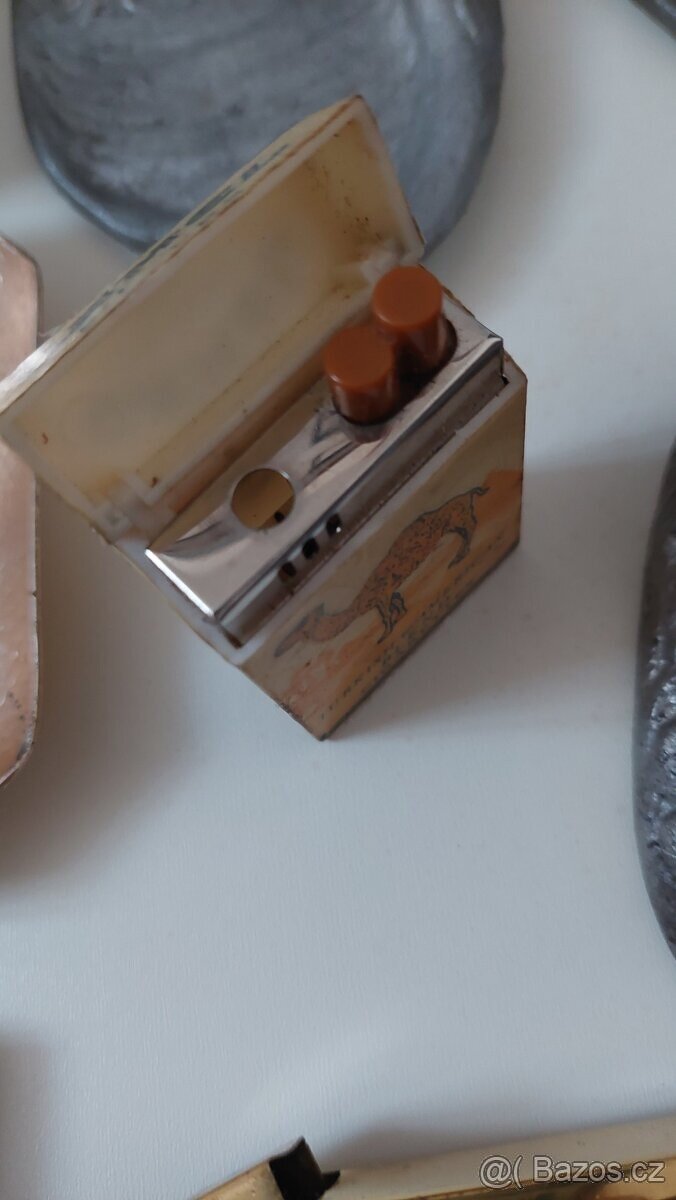 Popelníky zapalovače - 10