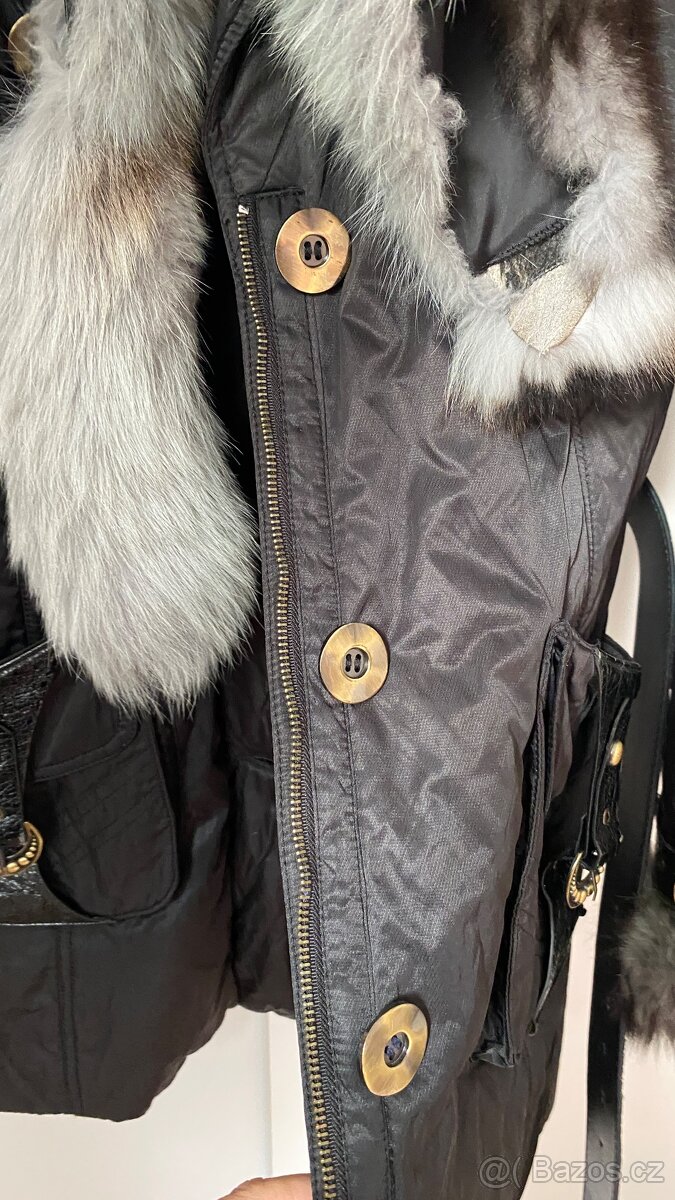 Zimní kabát s kožešinovým límcem - 10