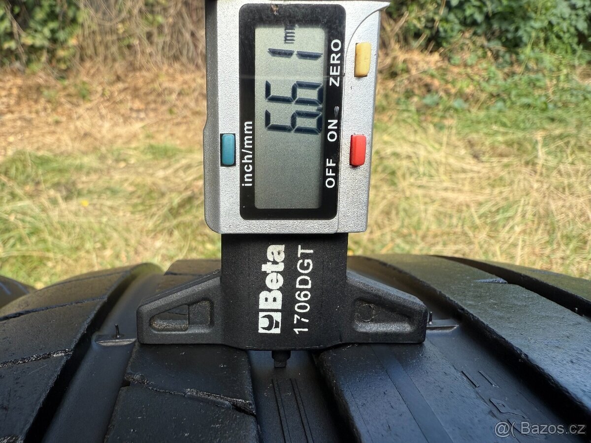 2x Letní pneu Dunlop Sport MAXX RT2 - 235/40 ZR18 XL - 95% - 10