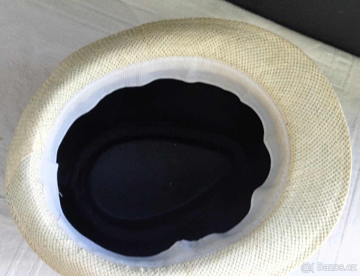 Letní klobouky a sbírka plechovek - 10