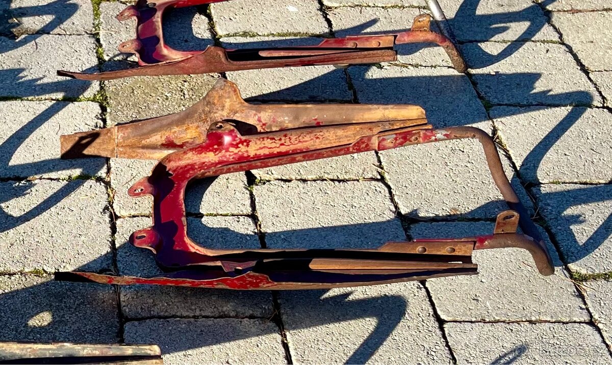 Jawa ČZ 125 175 kývačka - podsedlový rámeček - 10