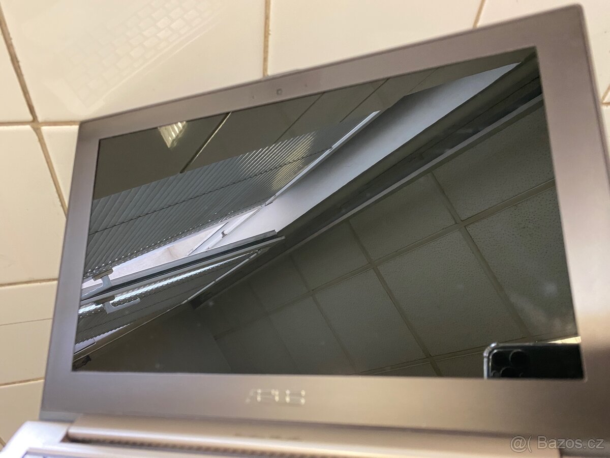 Asus ultrabook UX21E kovový - 10