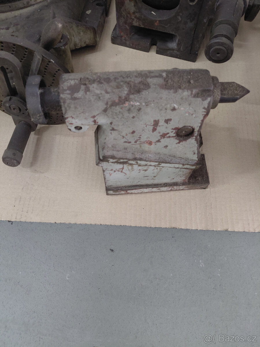 Dělička, otočný stůl - 10